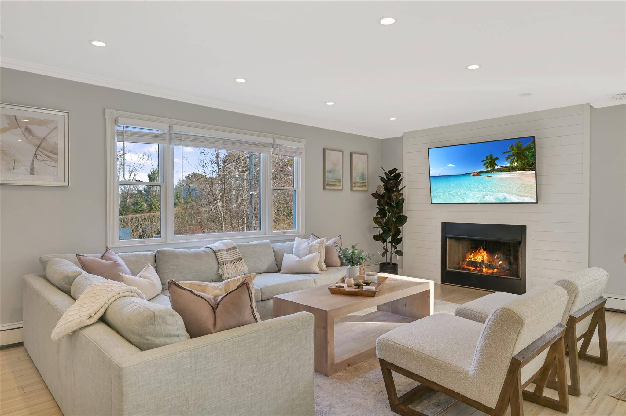 Southampton, NY 11968,36 Charla DR