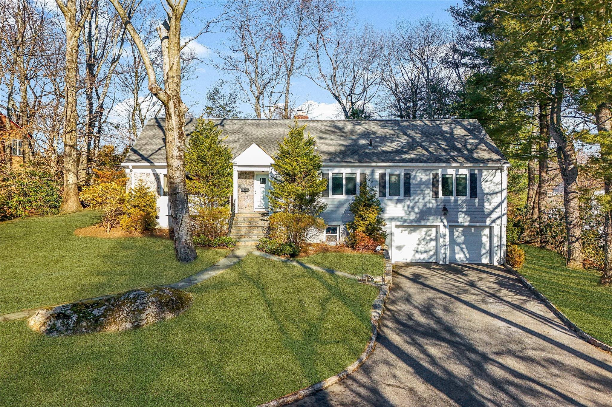 Scarsdale, NY 10583,25 Myrtledale RD