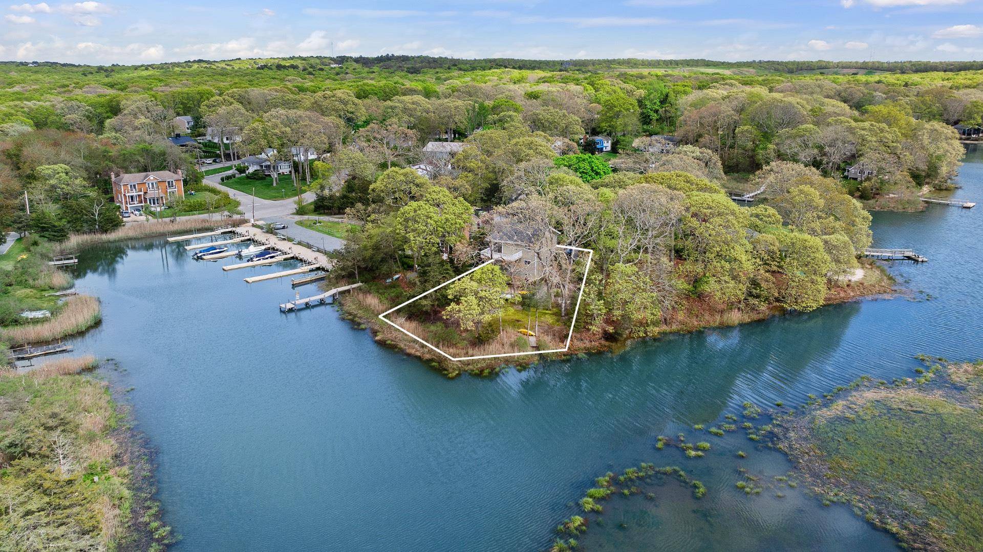 Southampton, NY 11968,9 Helens LN
