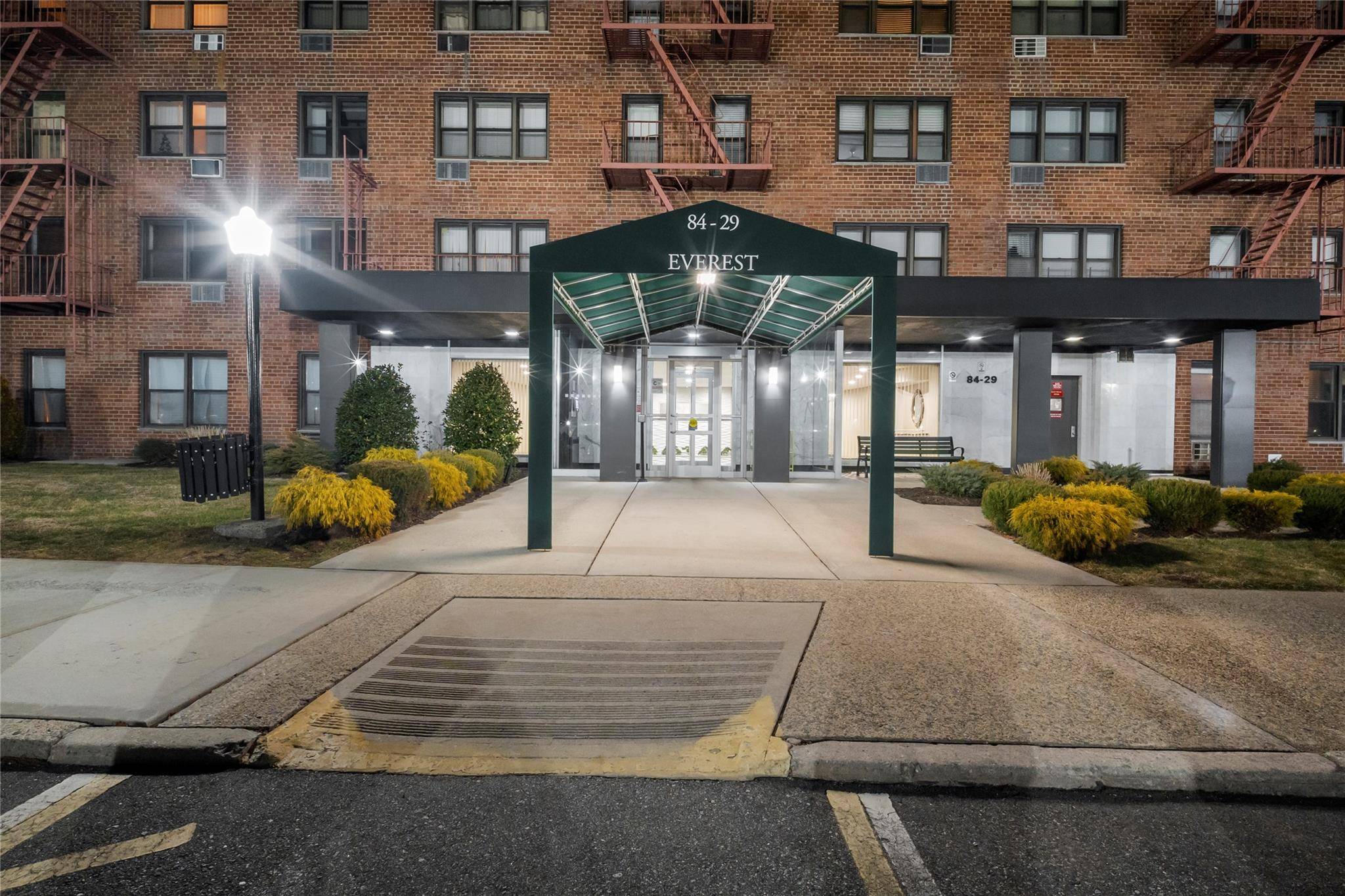 Howard Beach, NY 11414,84-29 155 AVE #1N