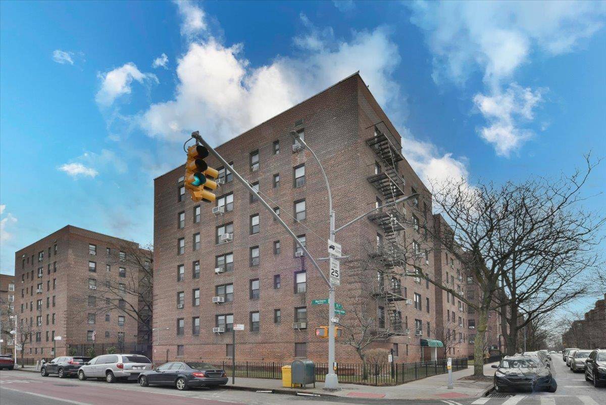 Jackson Heights, NY 11372,33-07 91 ST #5H