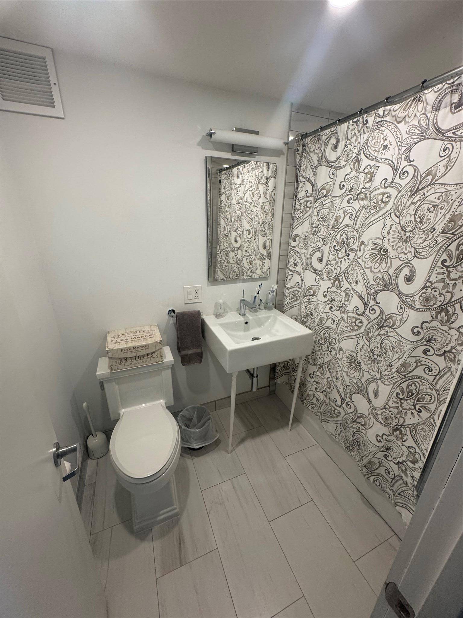 Bronx, NY 10468,9 Fordham hill OVAL #17C