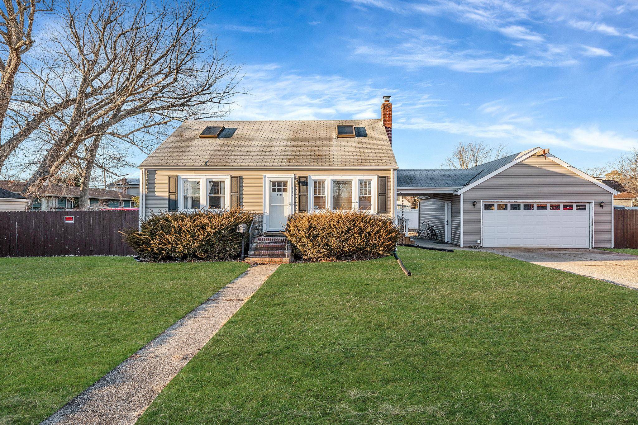 Islip, NY 11751,119 Maddox AVE
