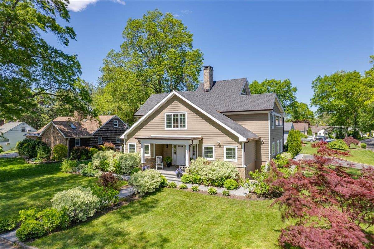 New Rochelle, NY 10805,4 Clover PL