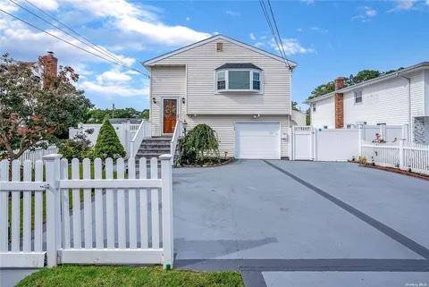 Copiague, NY 11726,535 Molloy ST