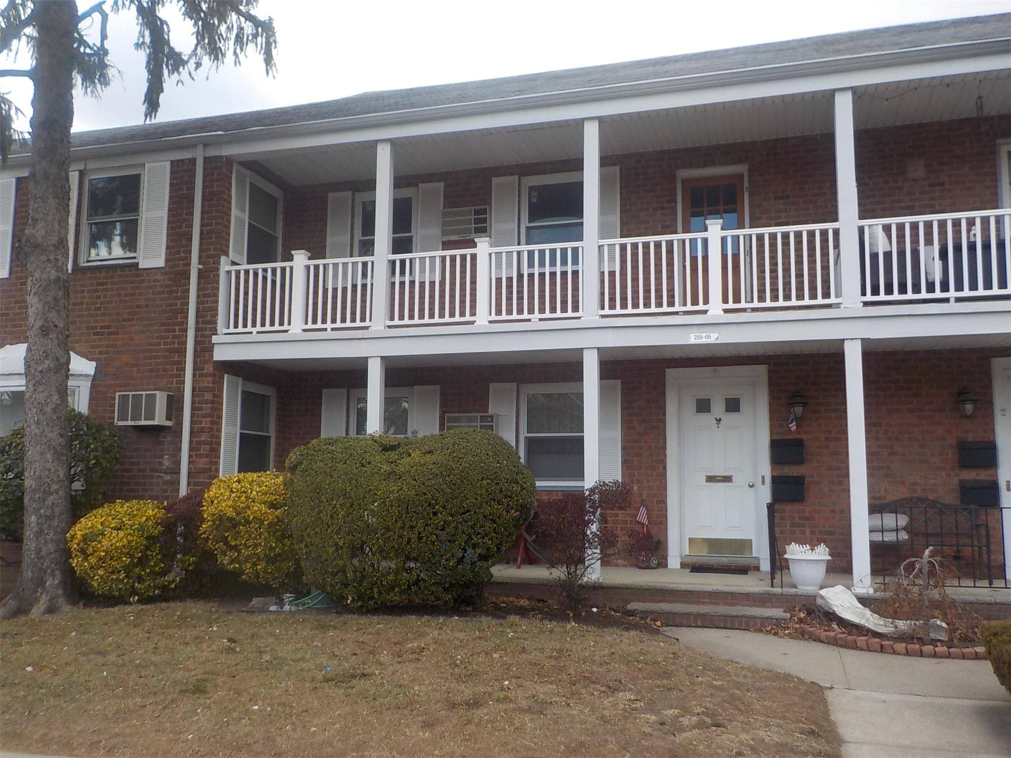 Glen Oaks, NY 11004,255-05 74th AVE #A-2