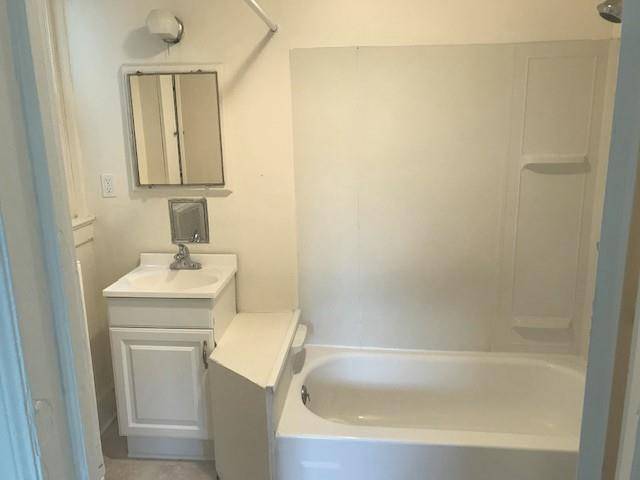 Manhasset, NY 11030,150 Plandome #2