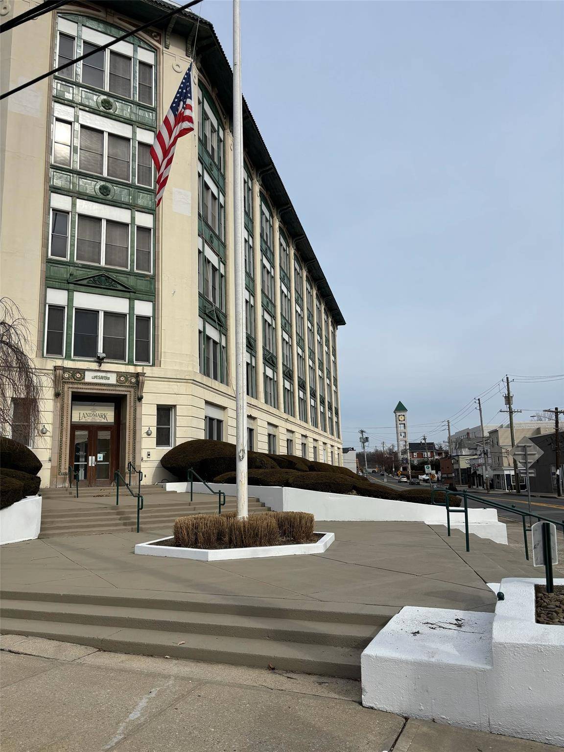 Port Chester, NY 10573,1 Landmark SQ #302