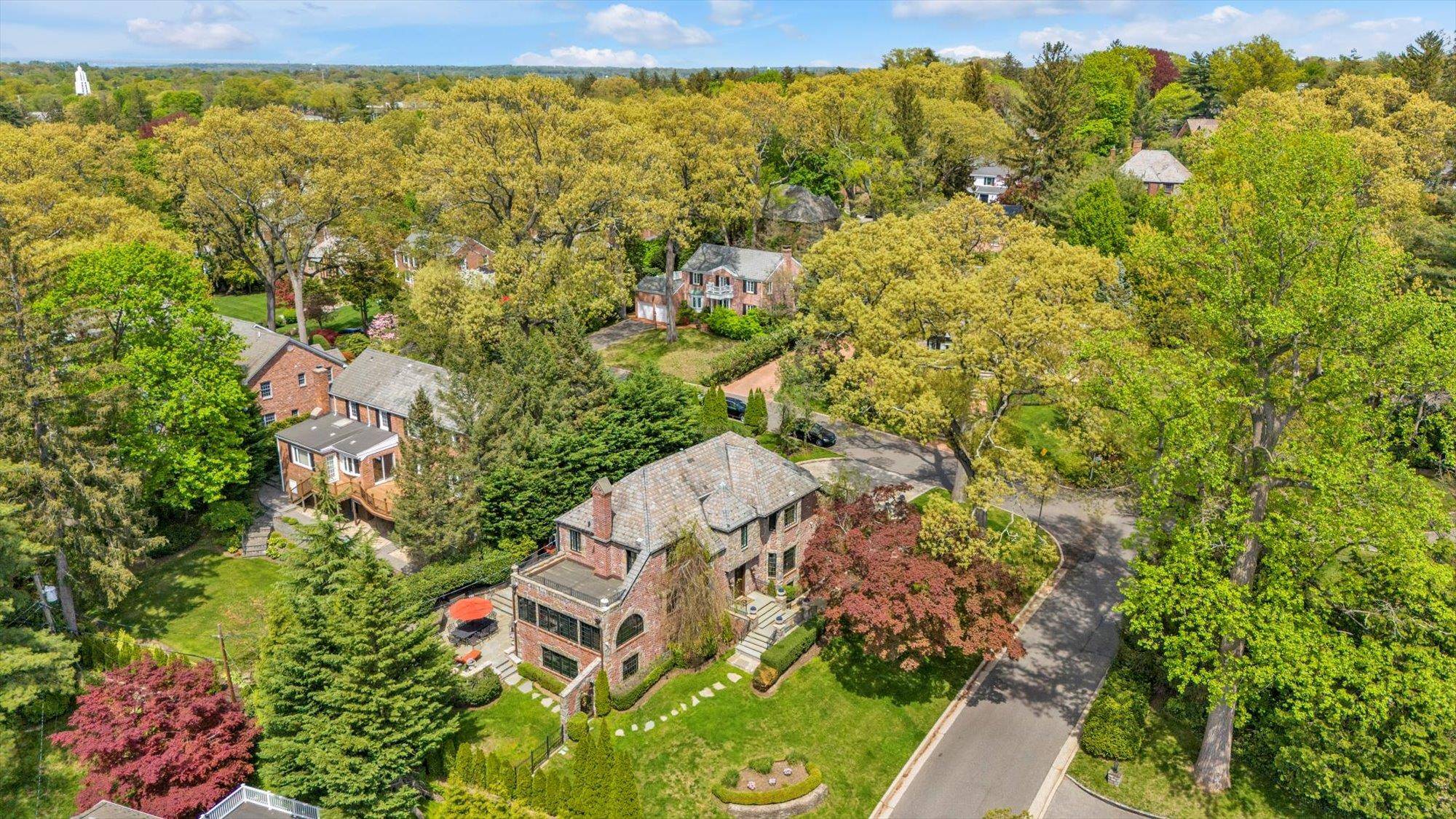 Manhasset, NY 11030,183 Mill Spring RD