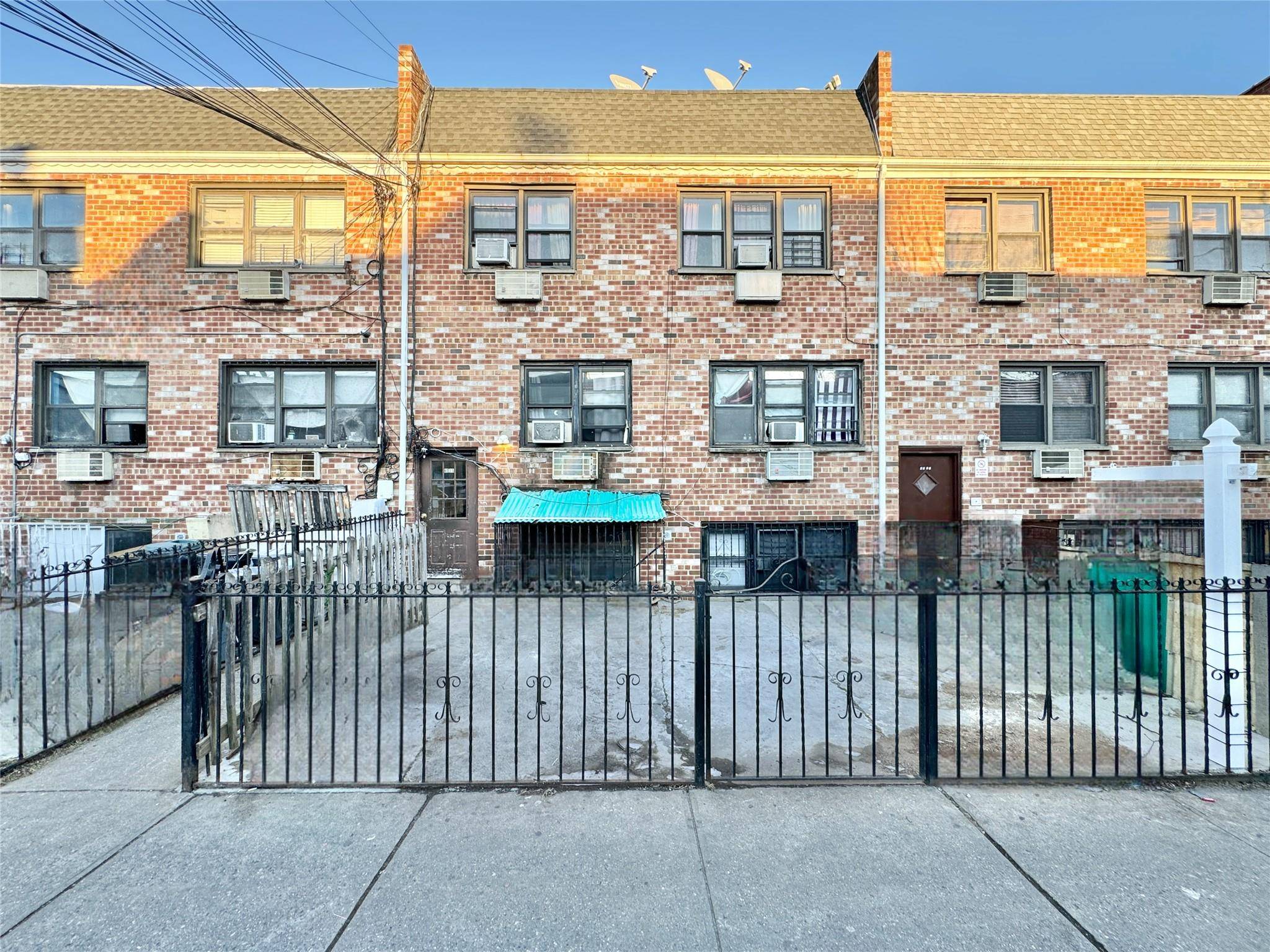 Corona, NY 11368,40-15 102nd ST