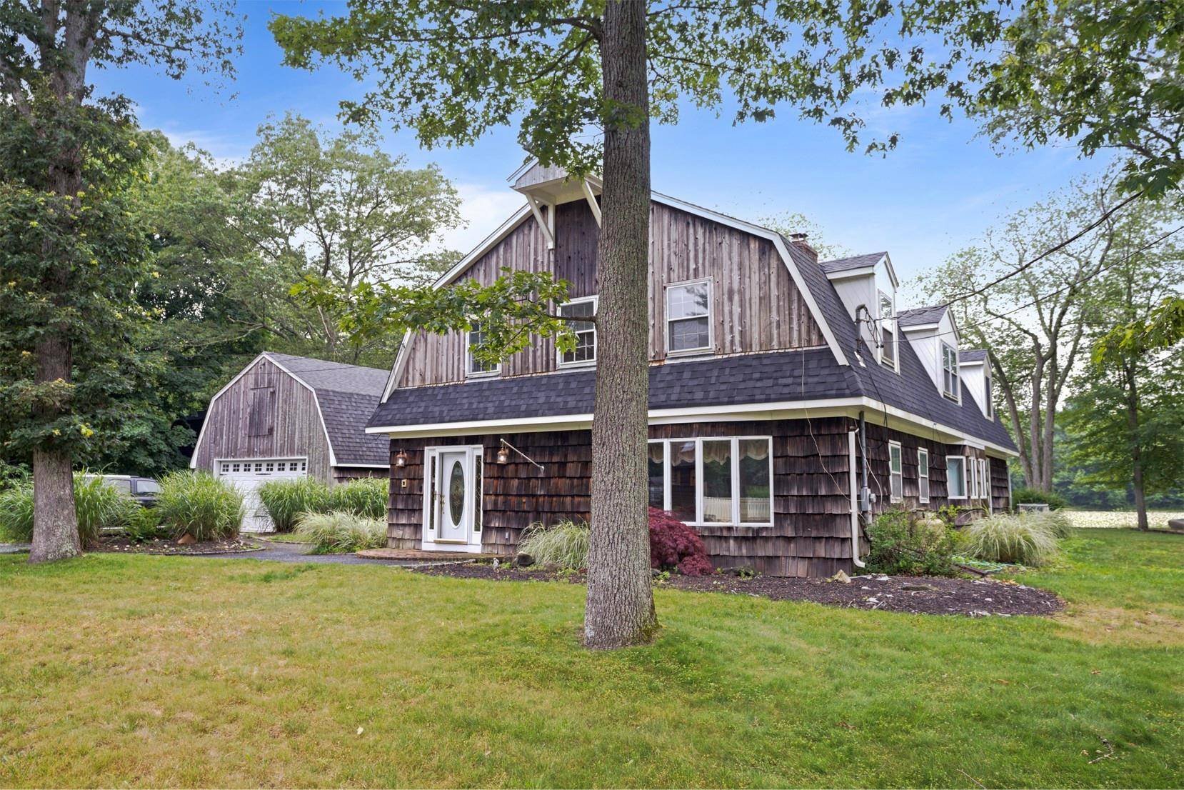 Middle Island, NY 11953,1 Lake DR