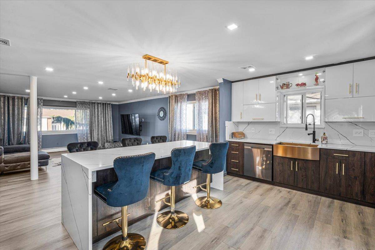 Valley Stream, NY 11581,735 Caldwell AVE