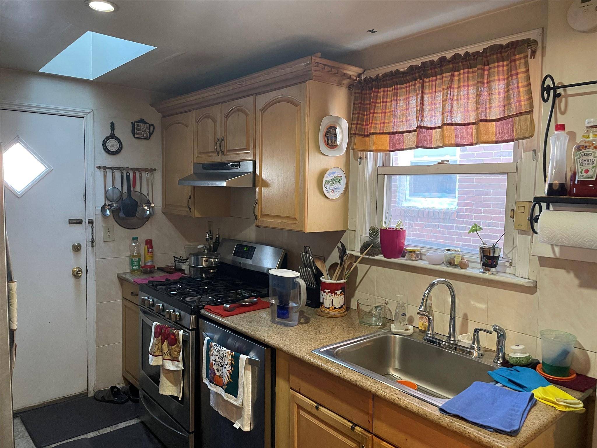 Fresh Meadows, NY 11365,6121 160th ST