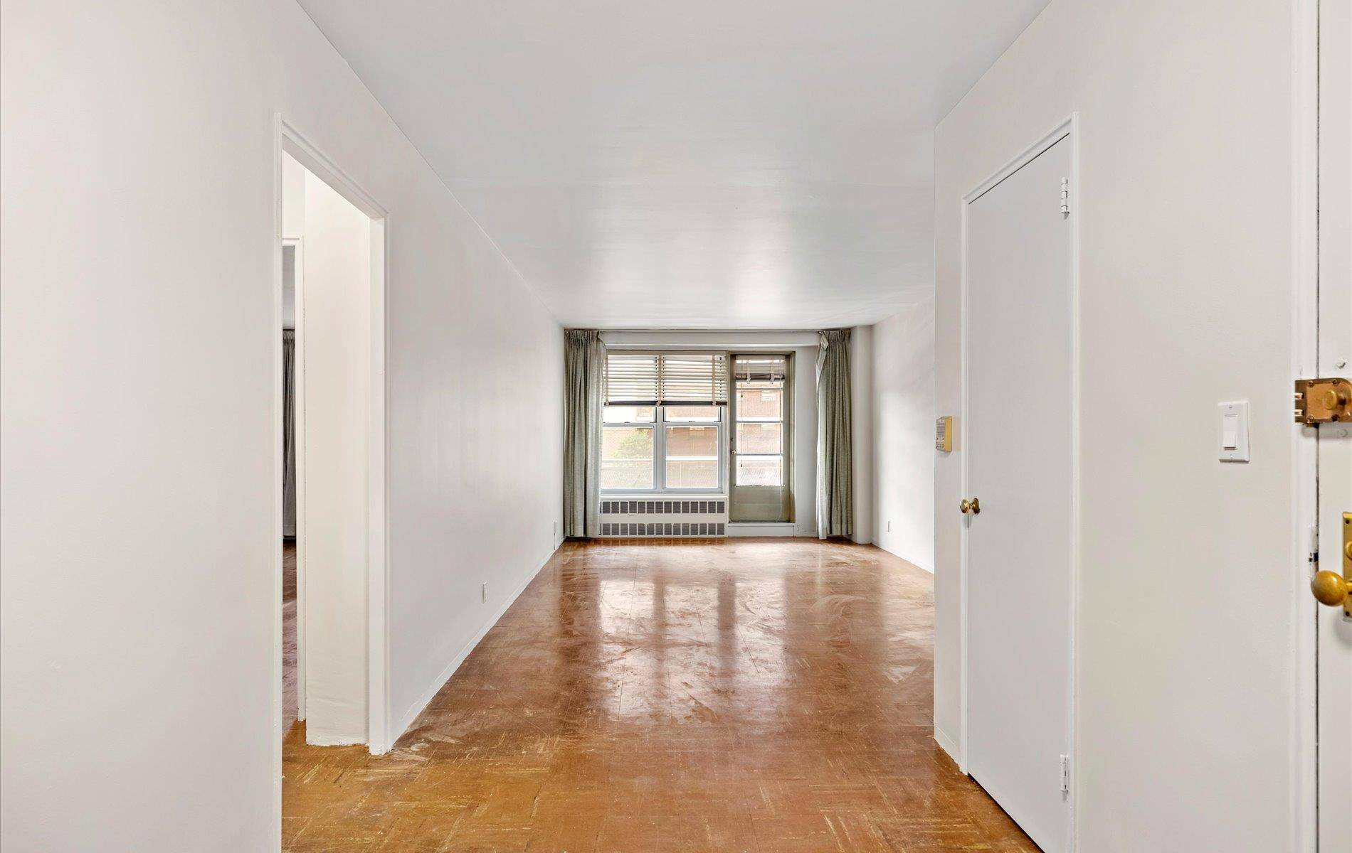 Jackson Heights, NY 11372,3511 85 ST #2C