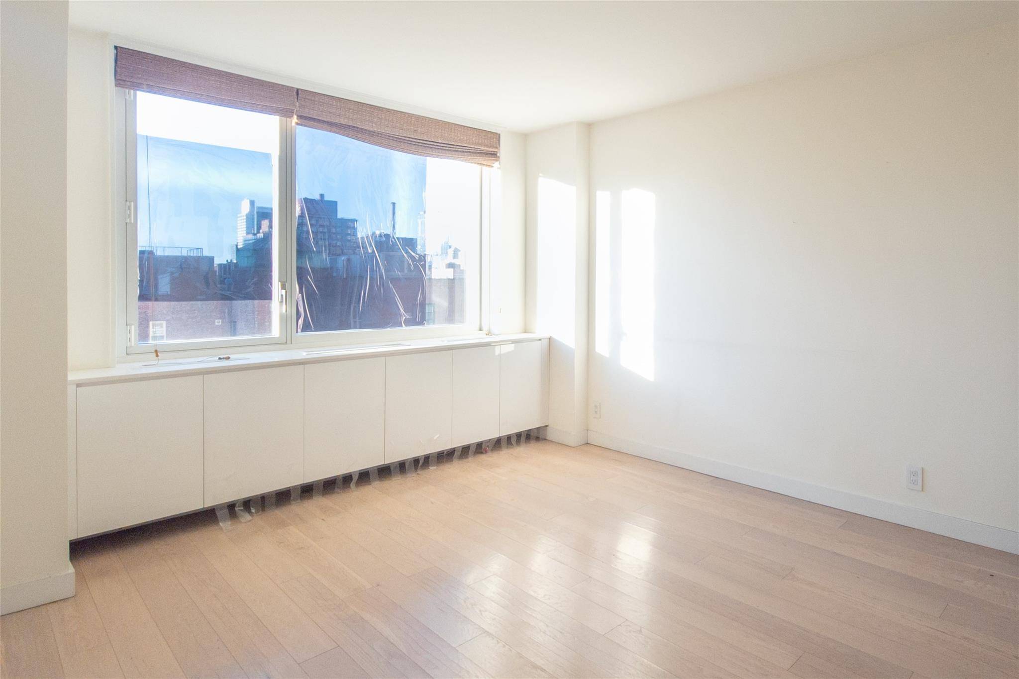 New York (manhattan), NY 10019,301 W 53rd ST #10B
