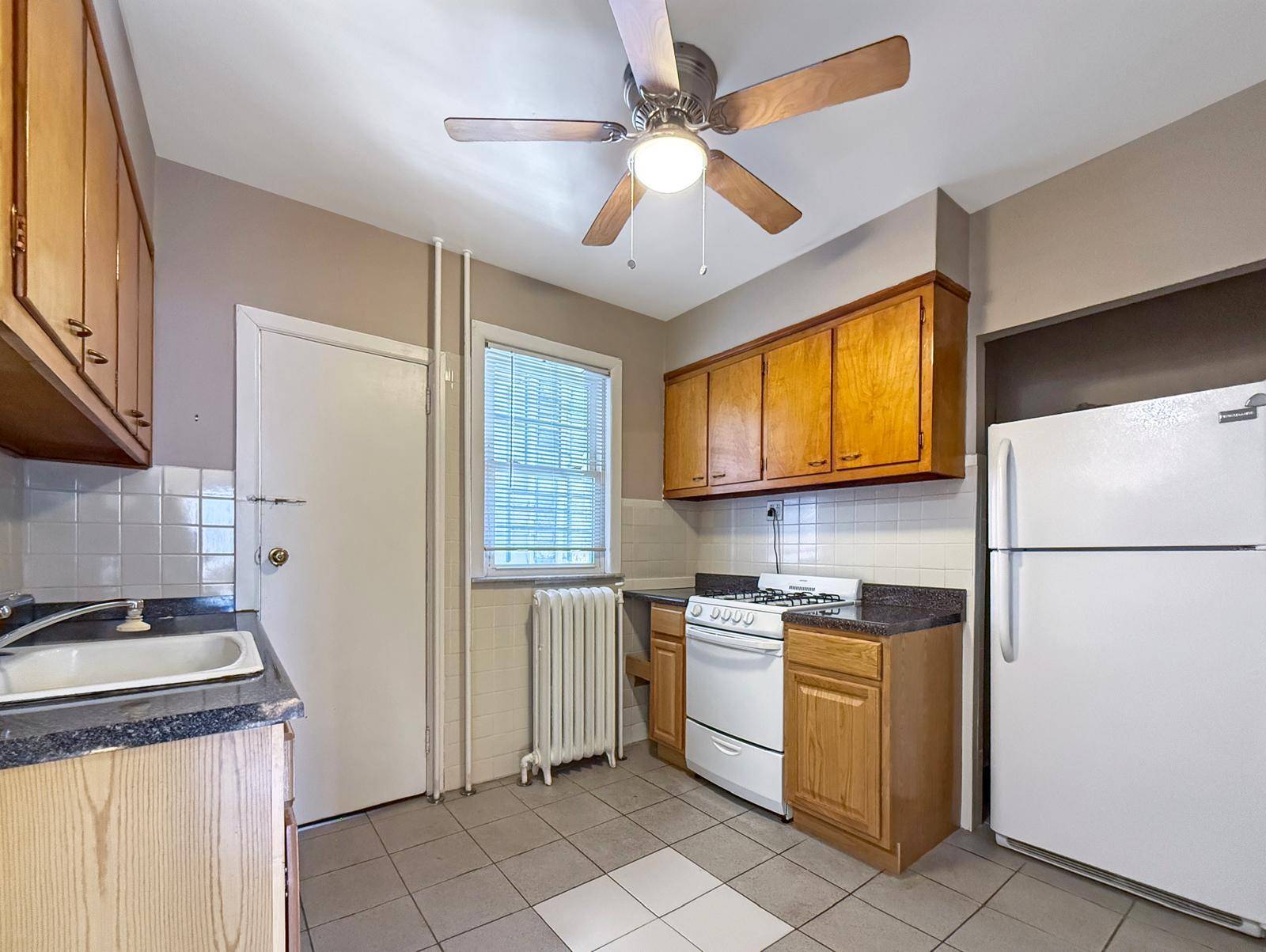 Bronx, NY 10462,1700-1702 Colden AVE