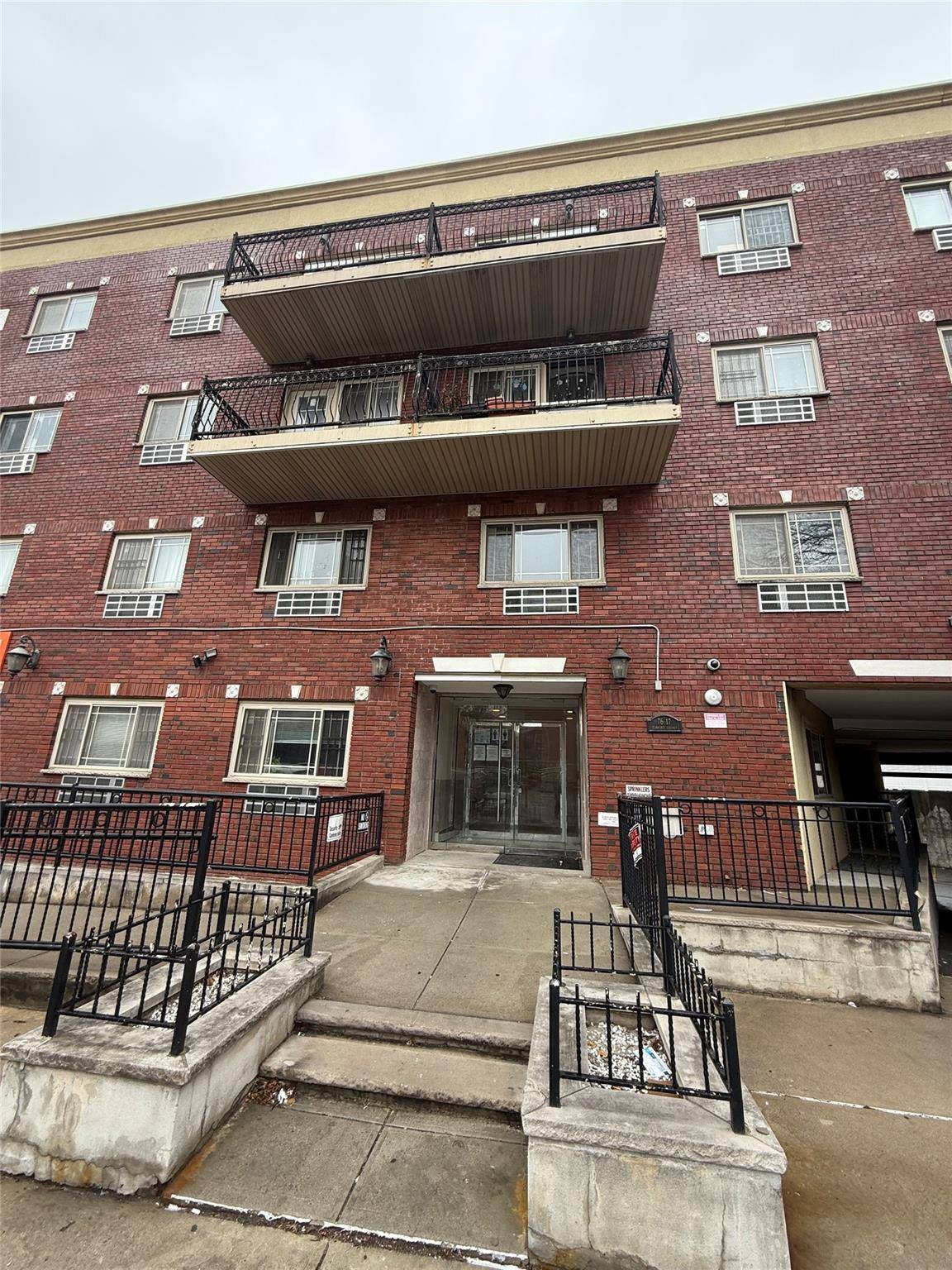 Elmhurst, NY 11373,76-17 46 AVE #4E
