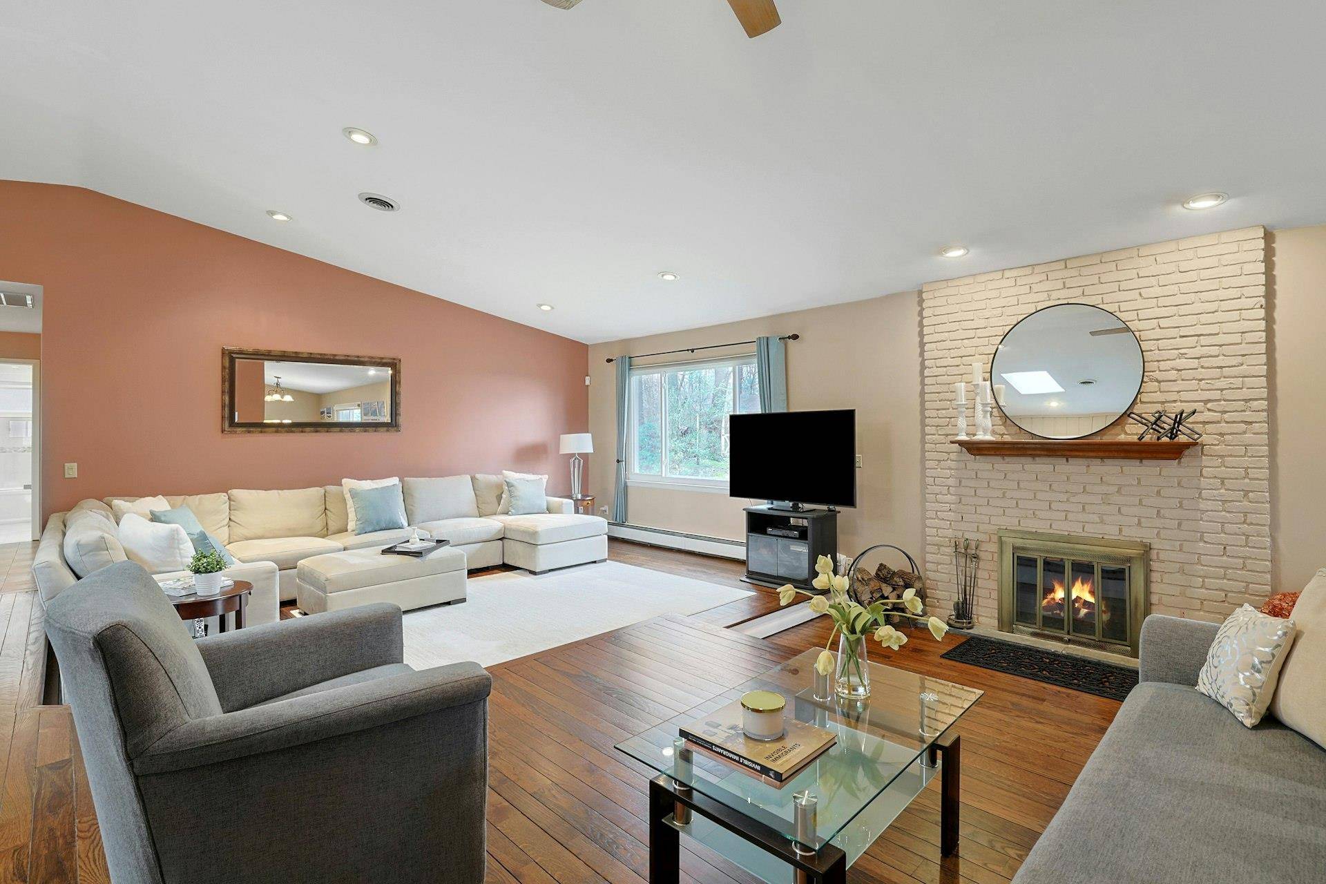 Pleasantville, NY 10570,698 Bear Ridge RD