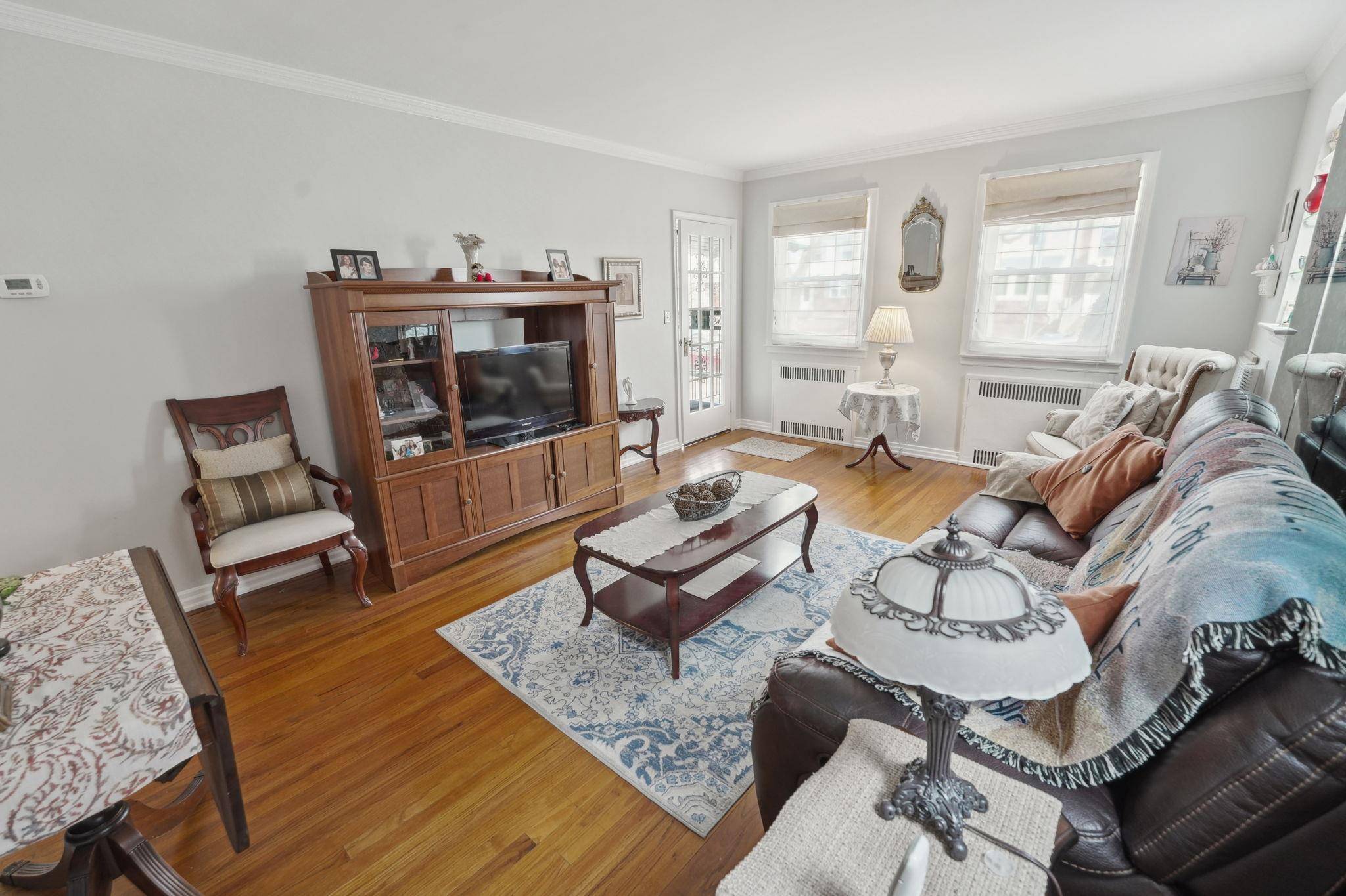 Hollis Hills, NY 11427,80-38 209th ST