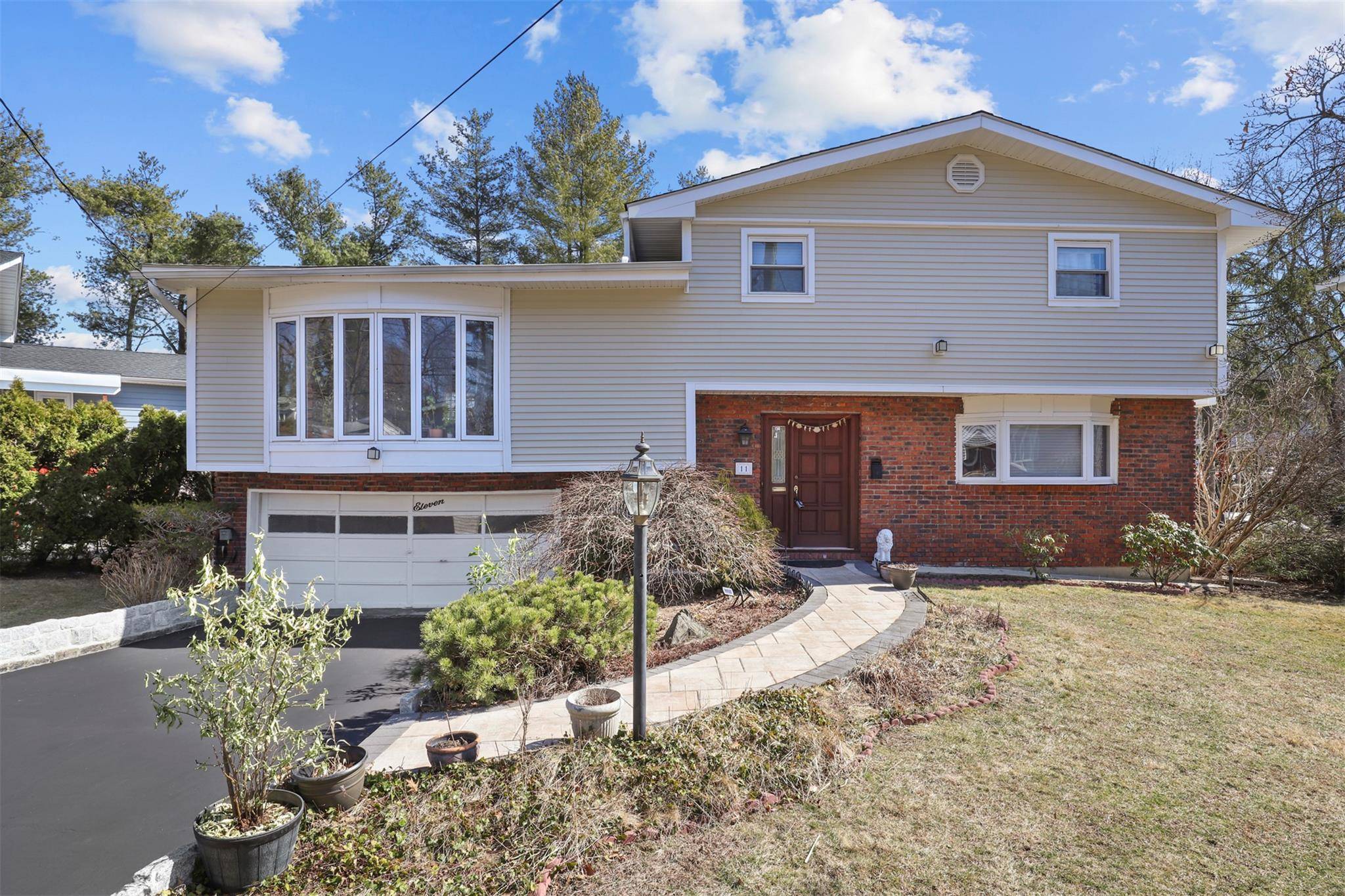 Scarsdale, NY 10583,11 Clarendon PL