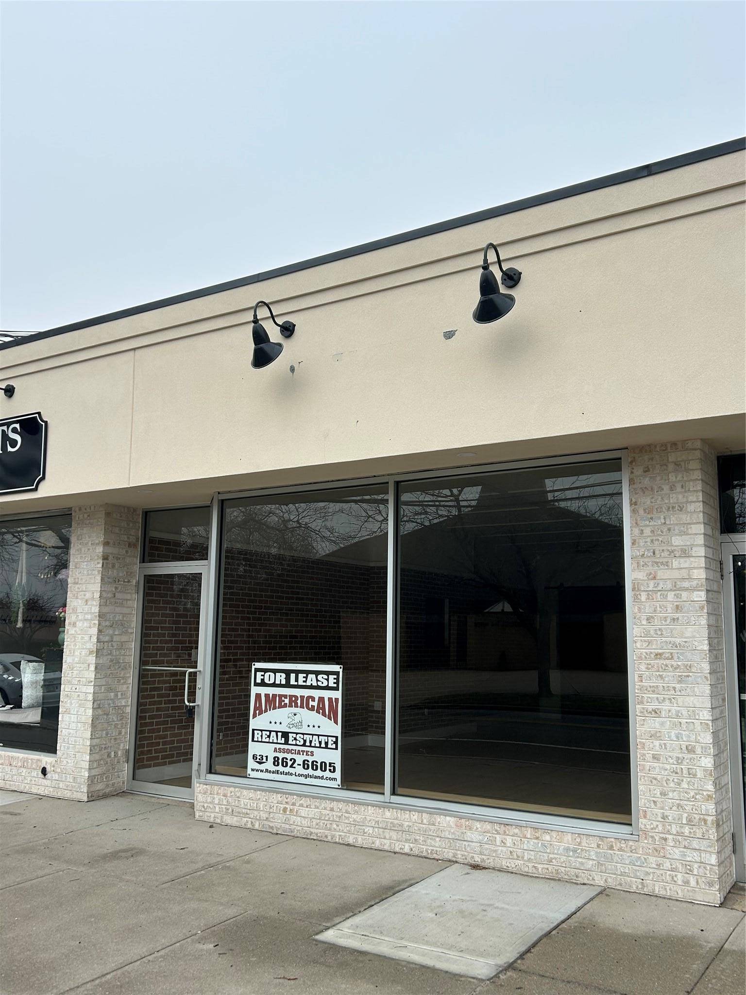 Sayville, NY 11782,249 West Main ST