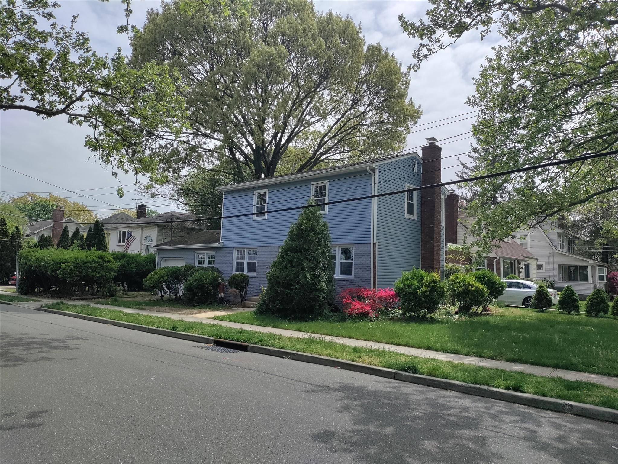 Malverne, NY 11565,53 Maple ST