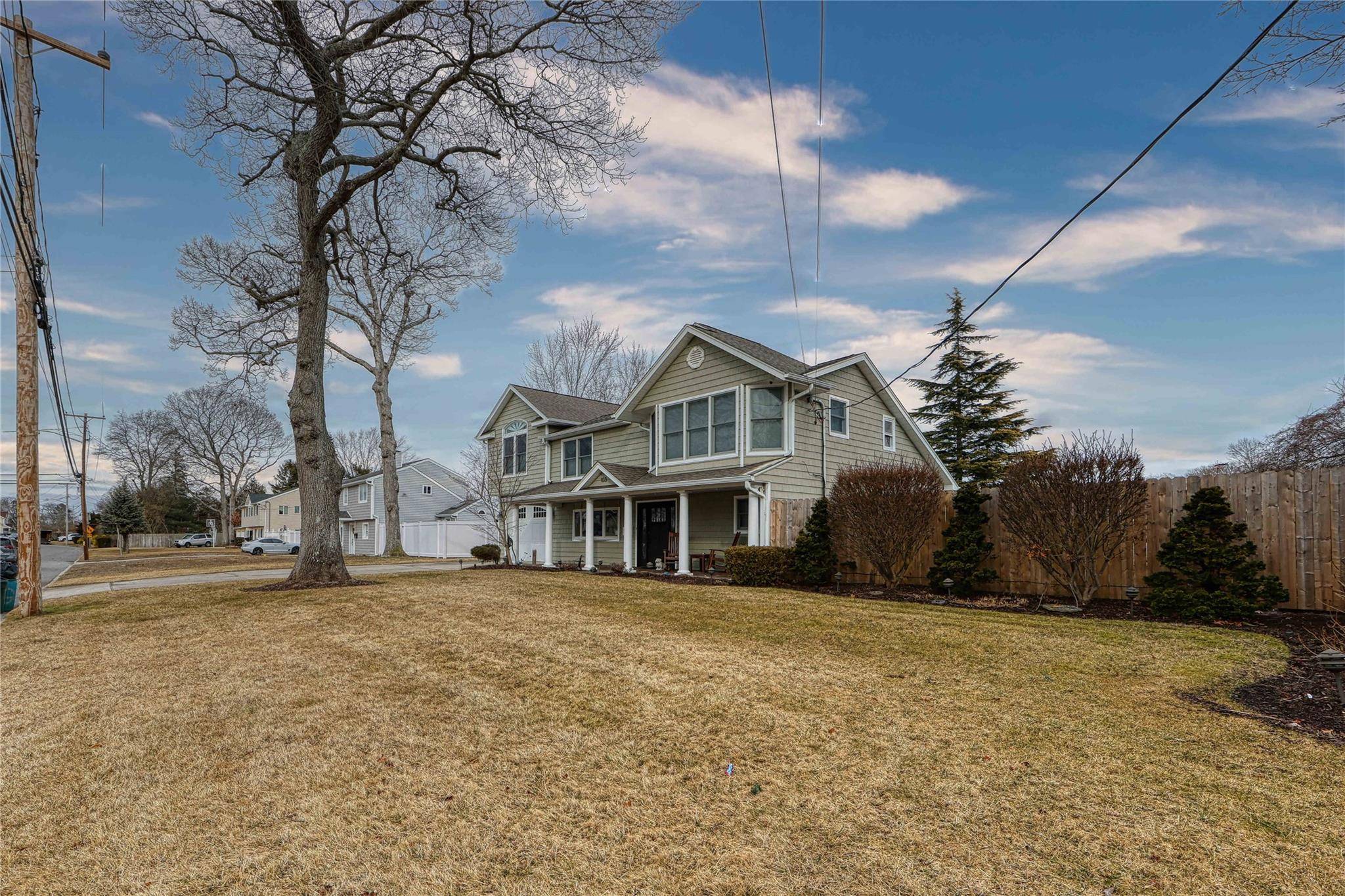 Oakdale, NY 11769,103 Dale DR