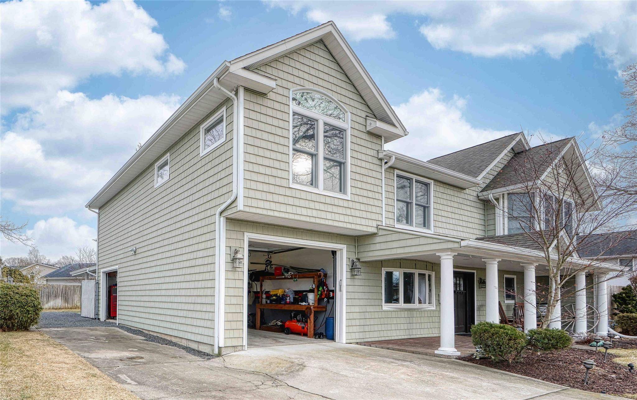 Oakdale, NY 11769,103 Dale DR