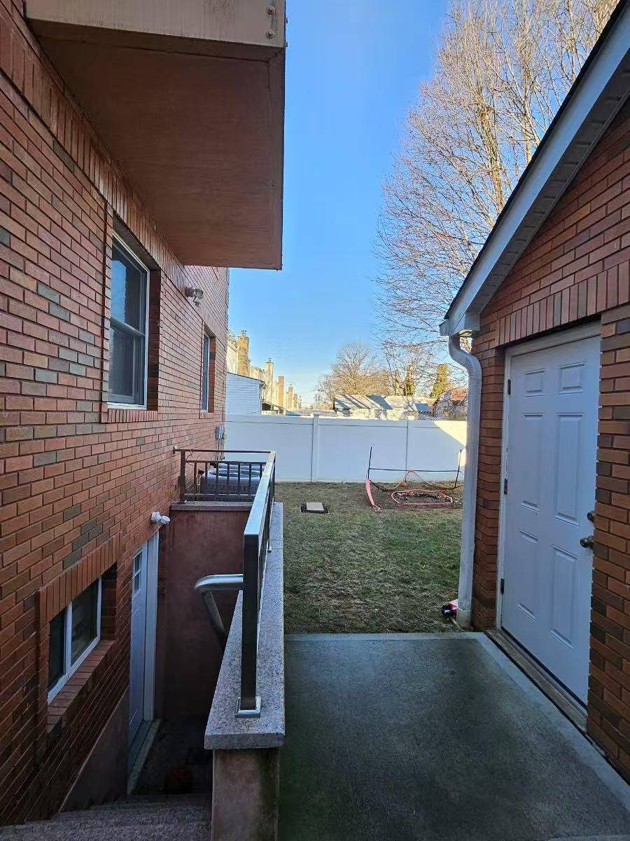 Little Neck, NY 11363,4329 249th ST