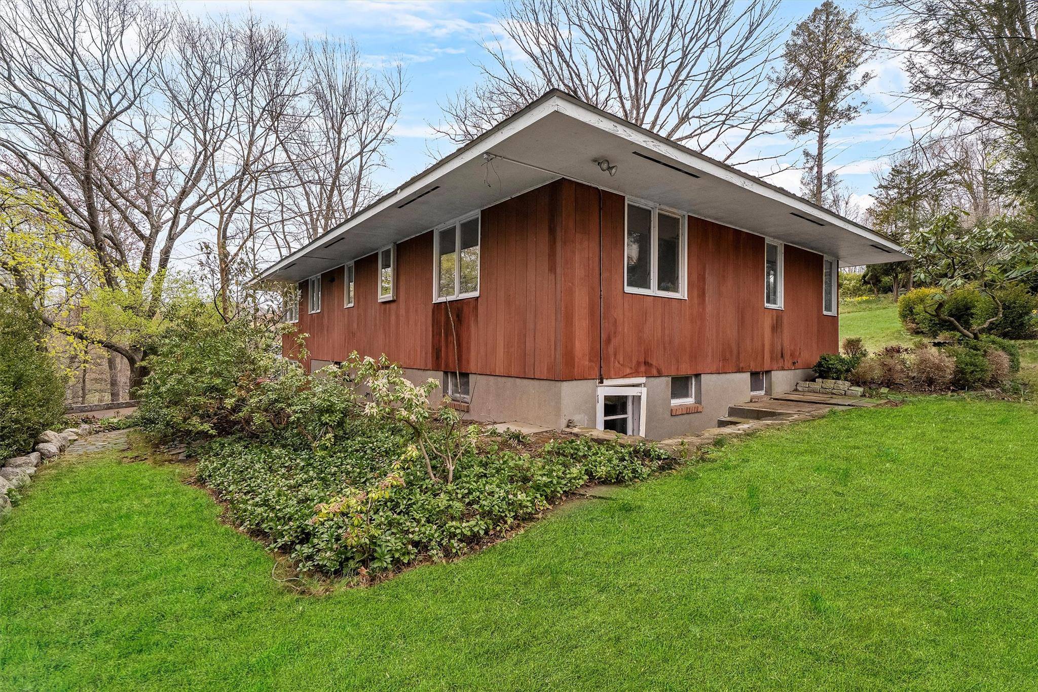 Cortlandt Manor, NY 10567,230 Watch Hill RD