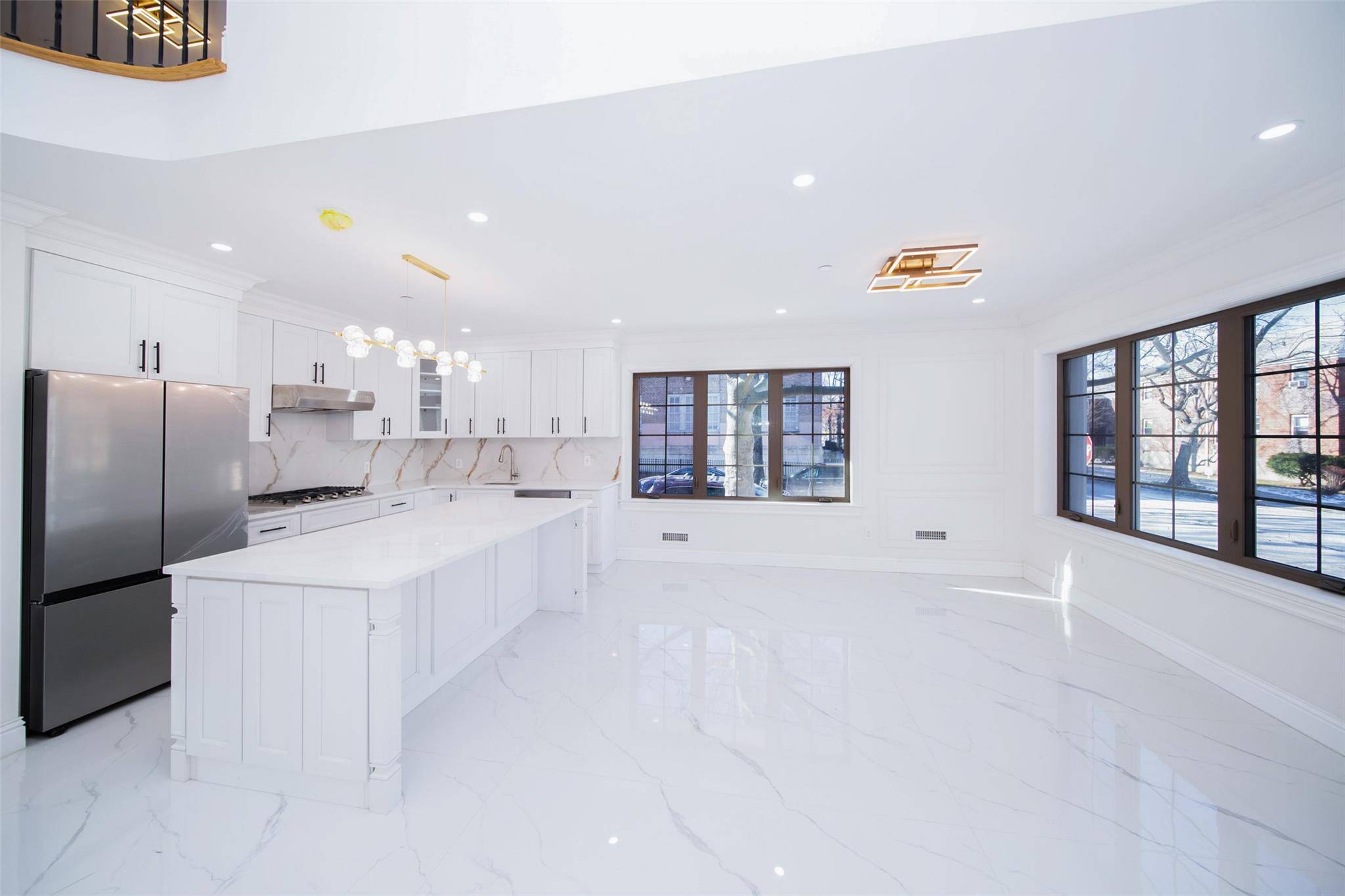 Fresh Meadows, NY 11366,76-33 160th ST