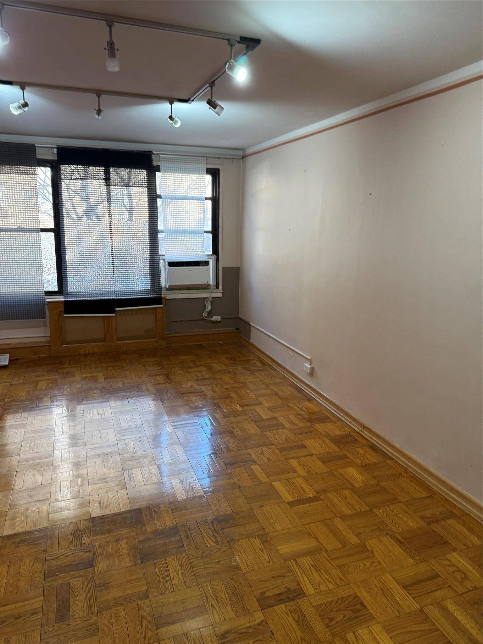 Rego Park, NY 11374,98-22 63rd Drive 63rd Drive #1-E