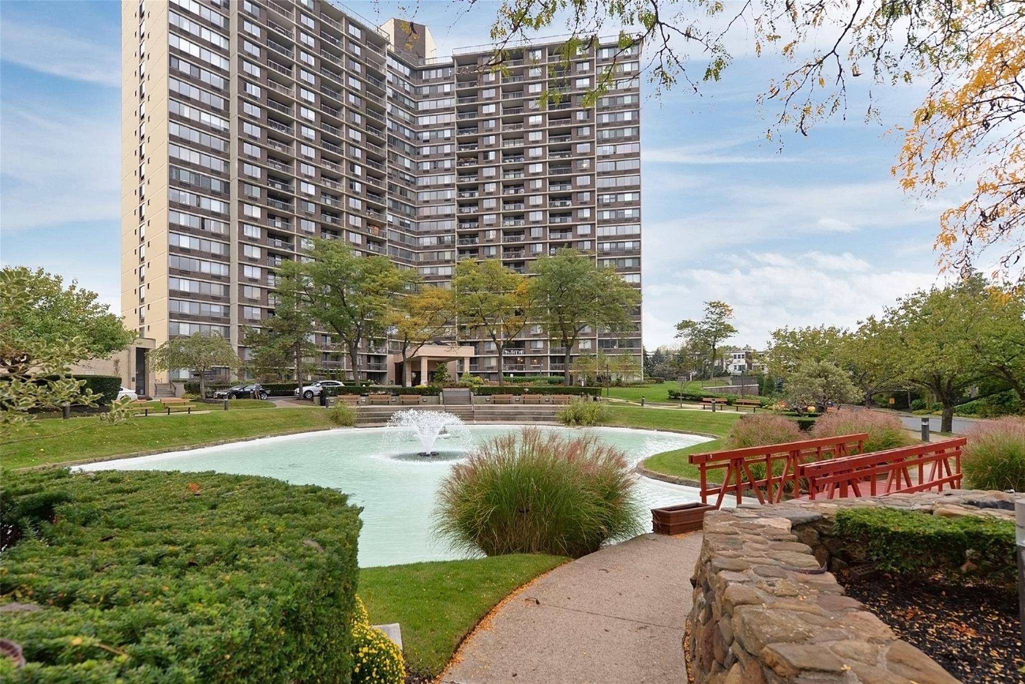 Bayside, NY 11360,1 Bay Club DR #3T