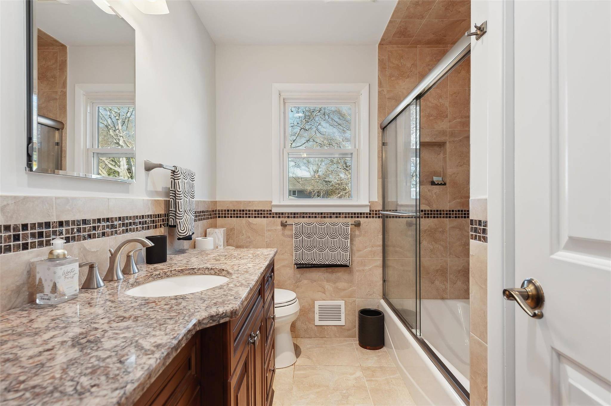 Hampton Bays, NY 11946,36 Nautilus DR