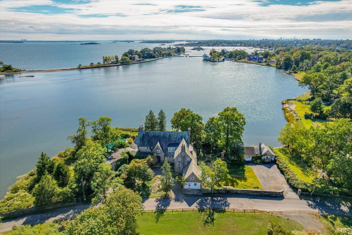 Larchmont, NY 10538,1 Pryer Manor RD