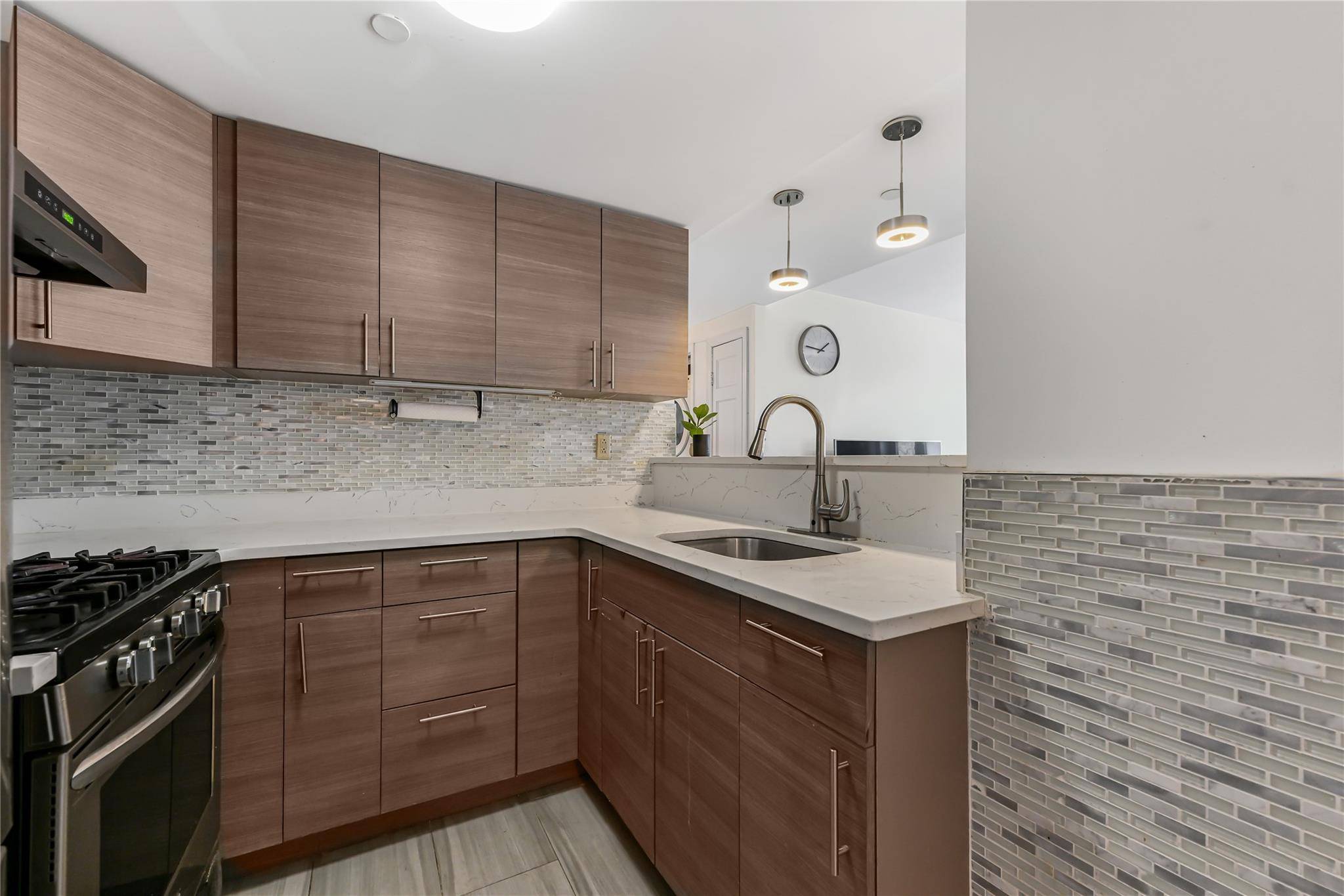 Forest Hills, NY 11375,65-06 Grand Central Pkwy #2E