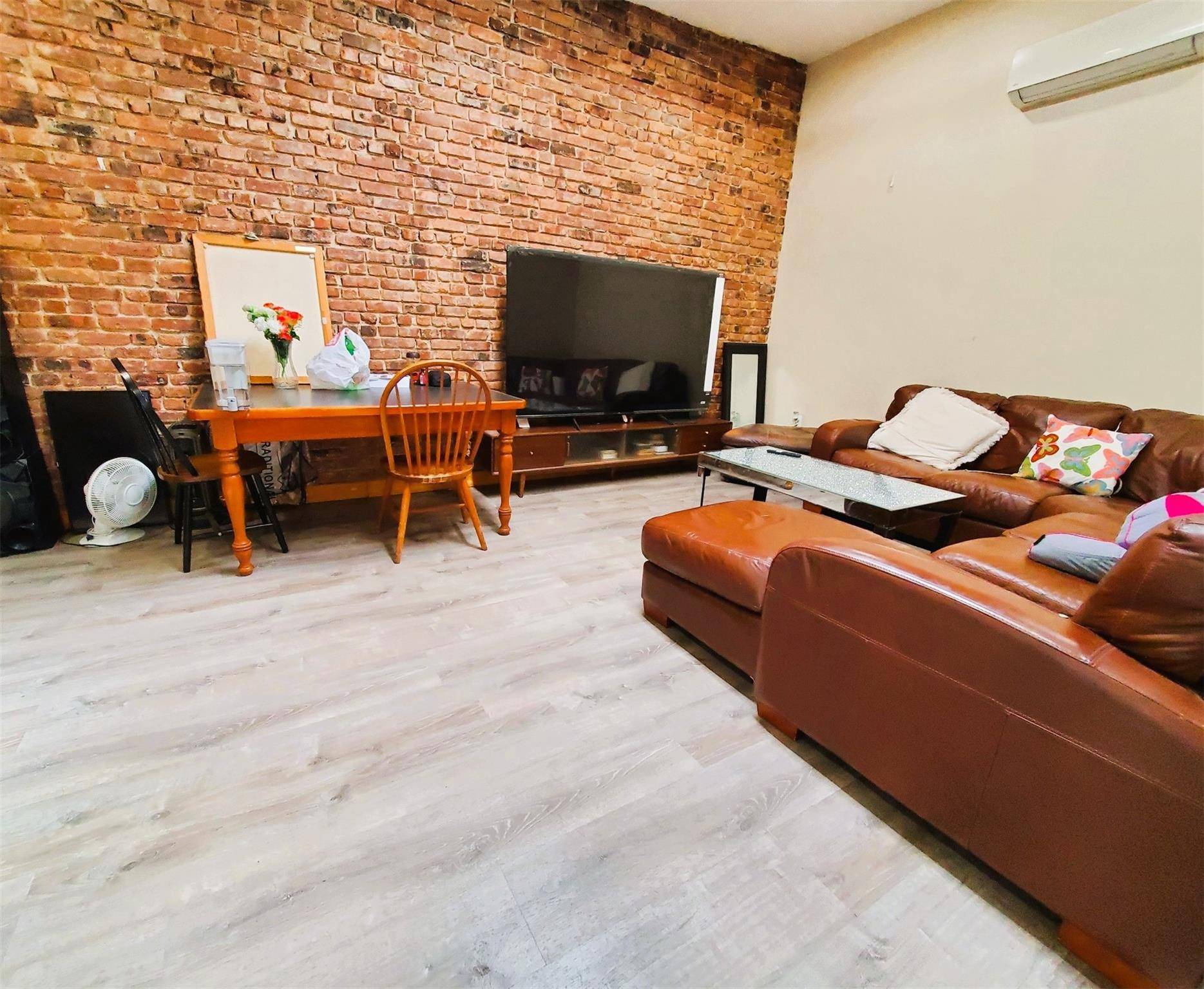 Ridgewood, NY 11385,Address not disclosed