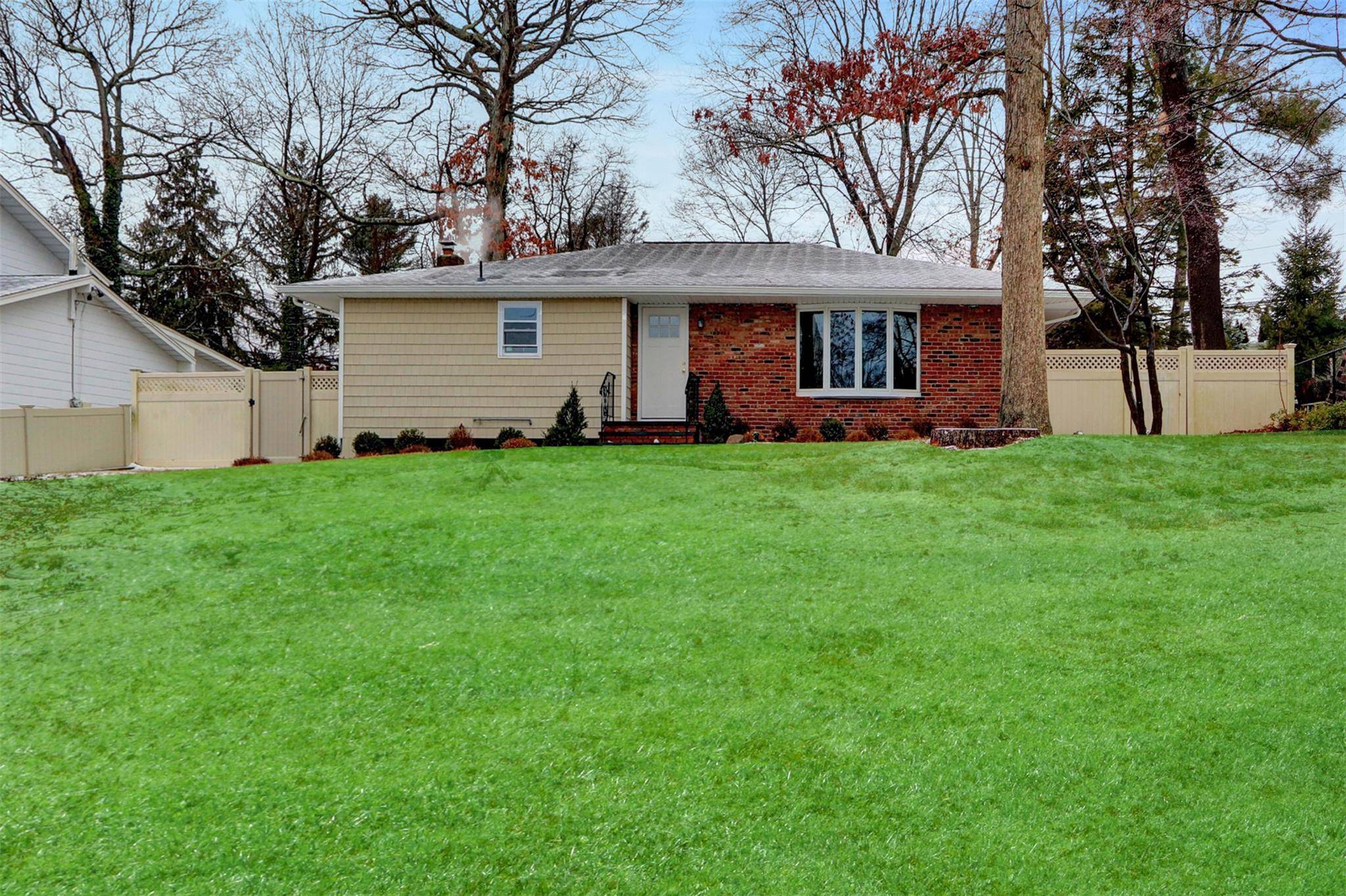 Hauppauge, NY 11788,35 Eagle LN