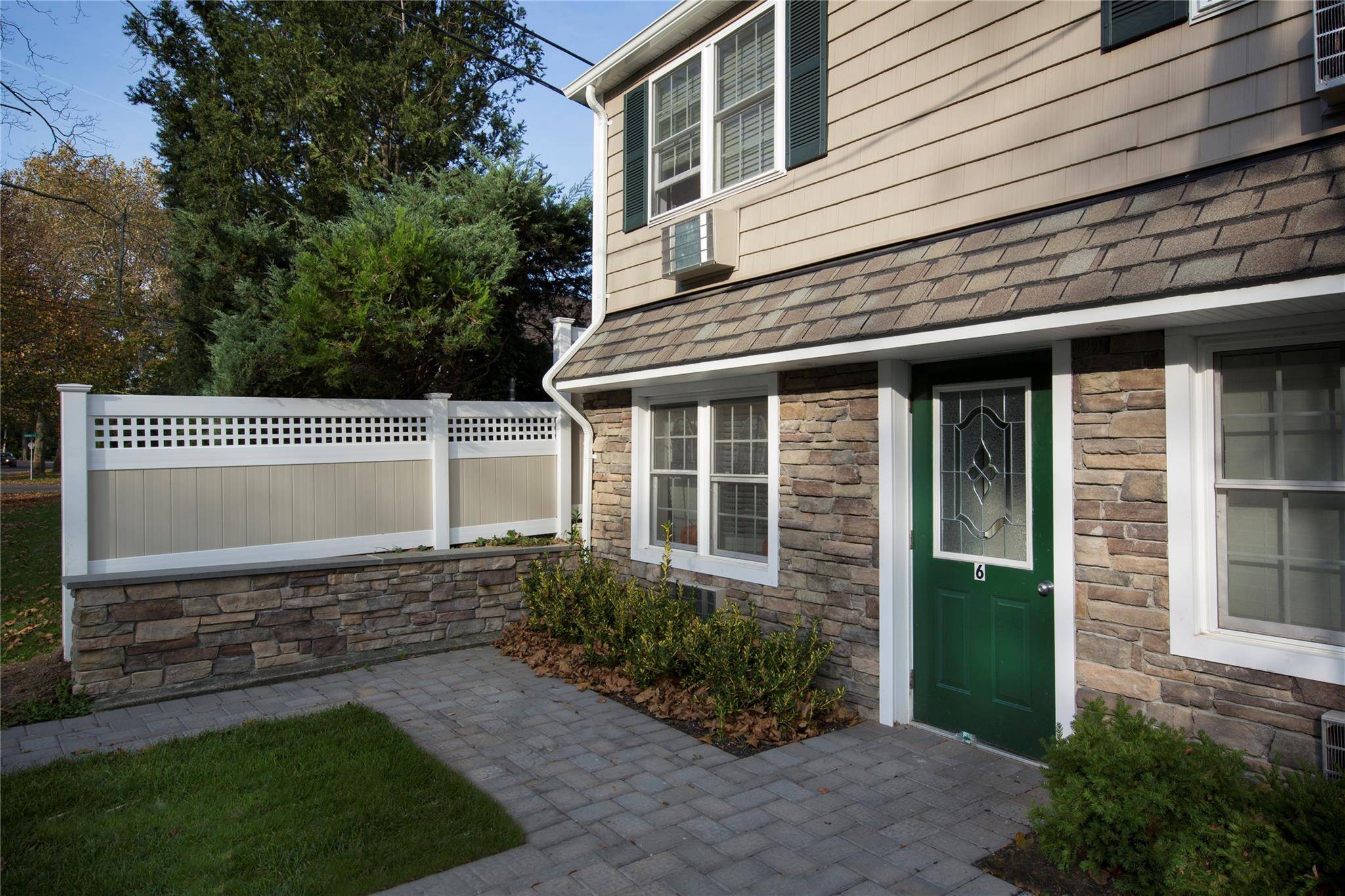 Brightwaters, NY 11718,140 Orinoco DR #8A