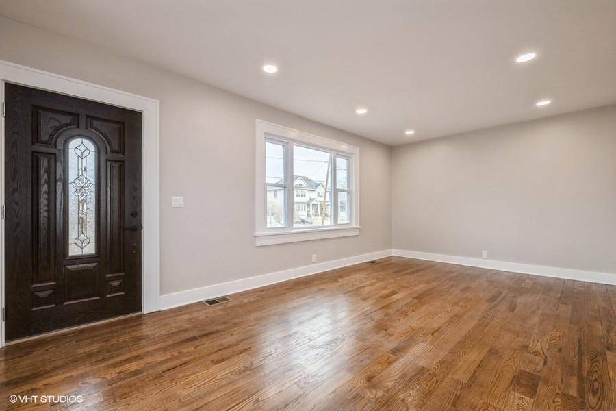 Bellmore, NY 11710,407 Clinton ST