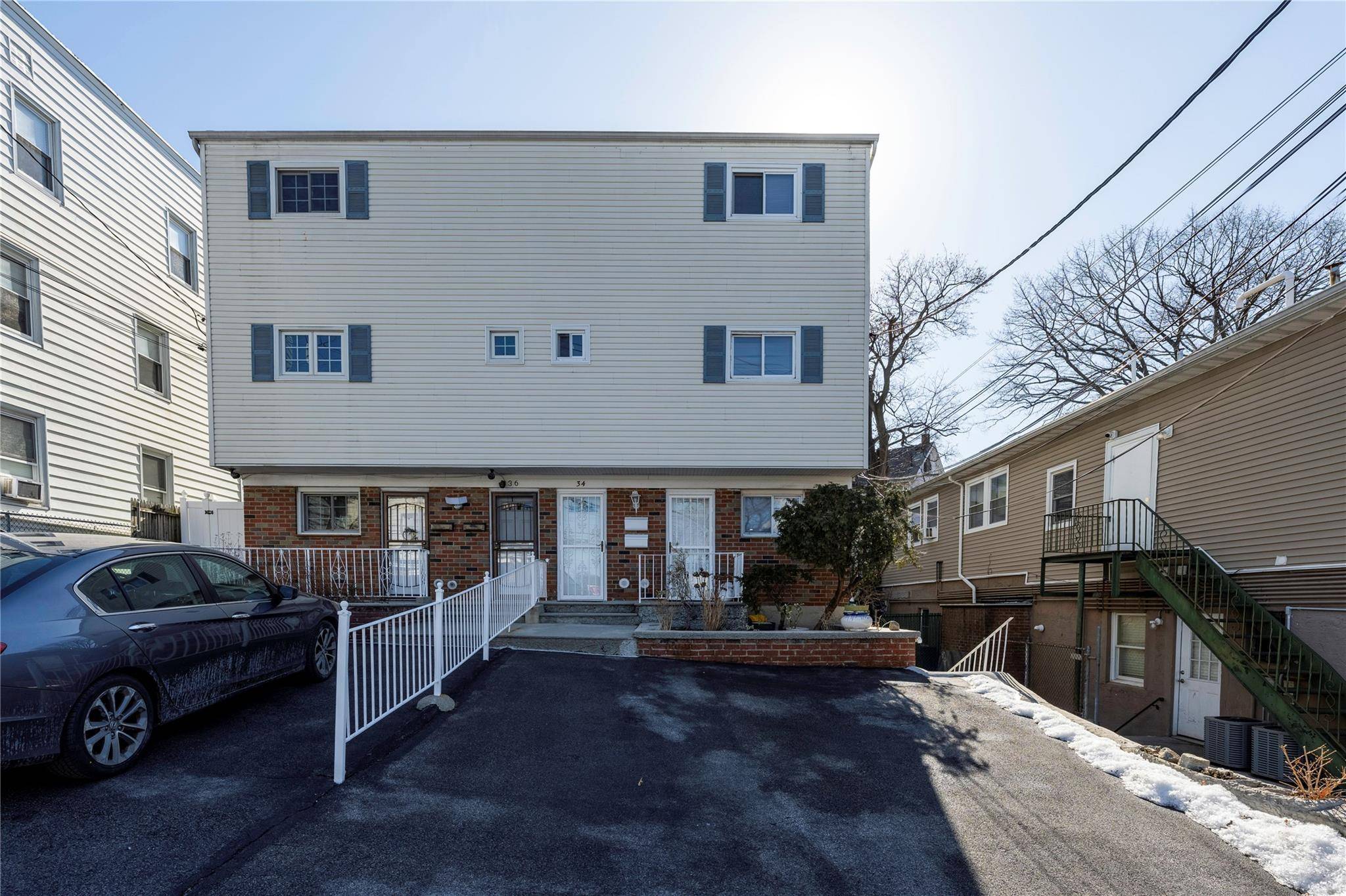 Yonkers, NY 10701,34 Lockwood AVE