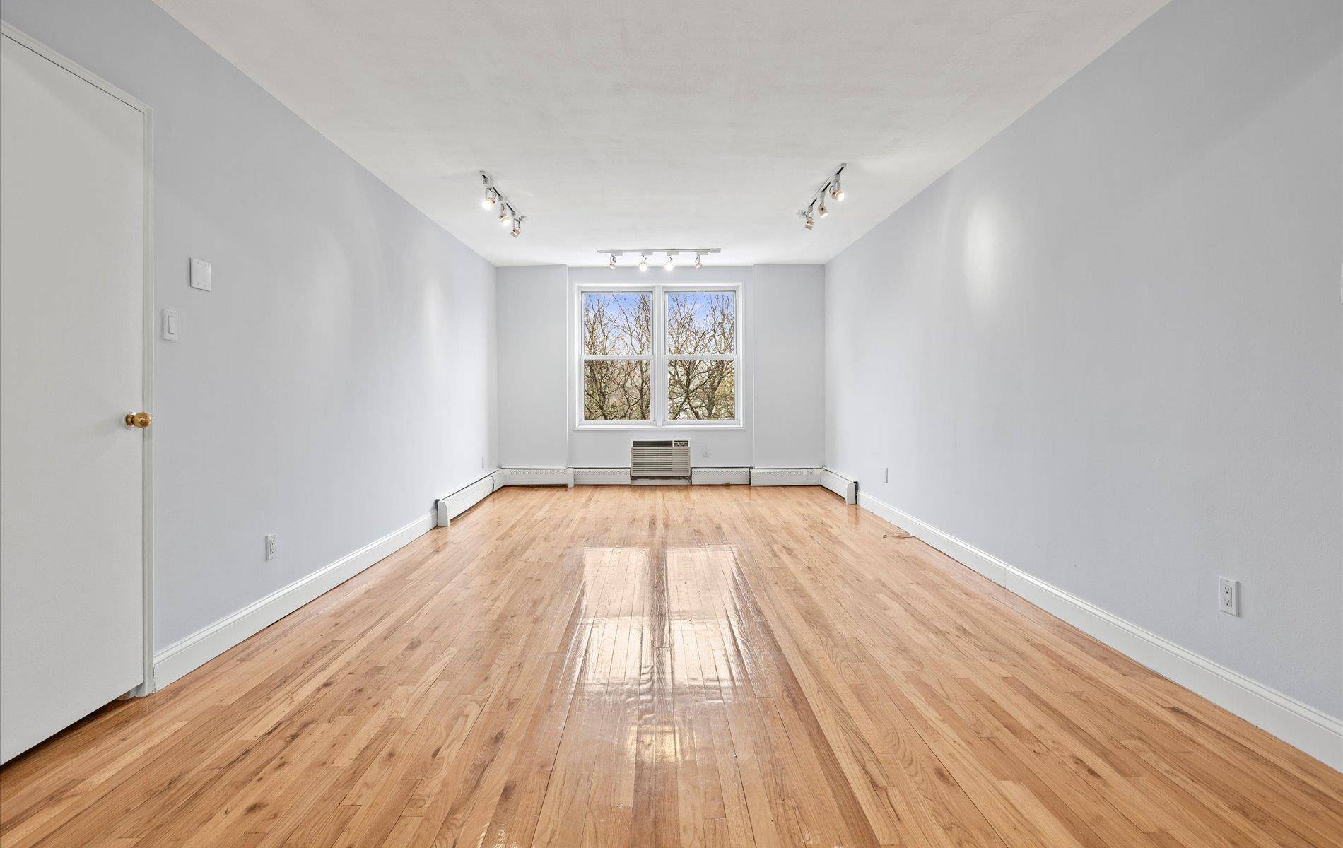 Douglaston, NY 11363,42-30 Douglaston Pkwy #7H