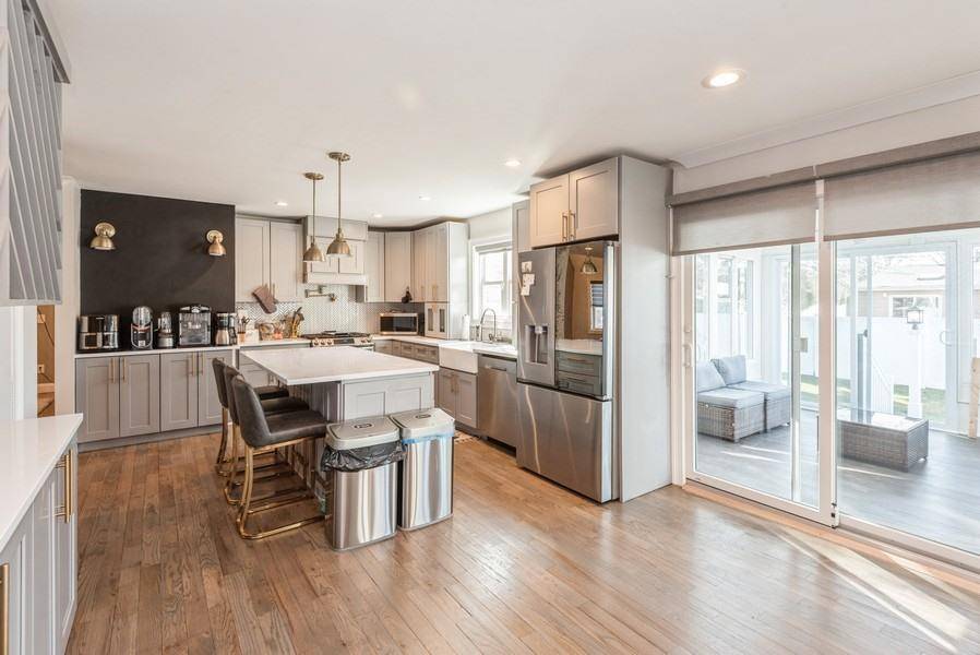 Lindenhurst, NY 11757,645 N Indiana AVE