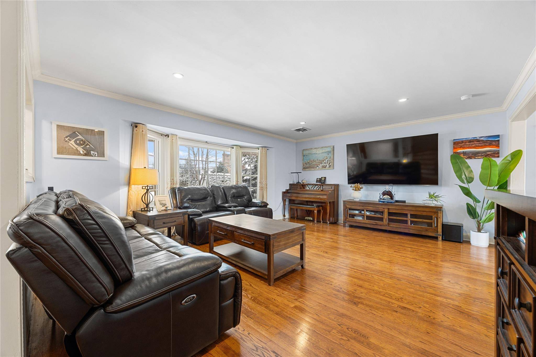 Garden City, NY 11530,163 New Hyde Park RD