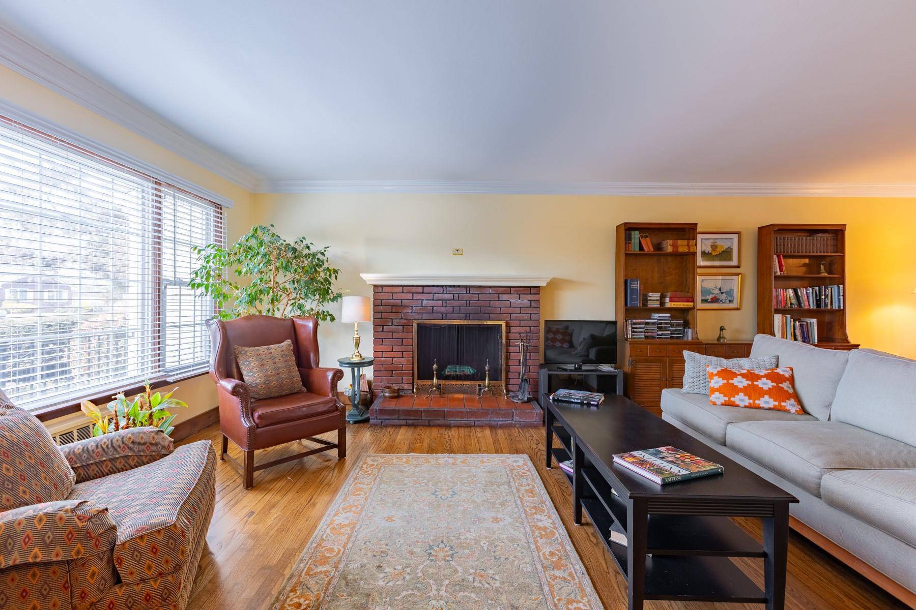 Islip, NY 11751,161 S Bay AVE