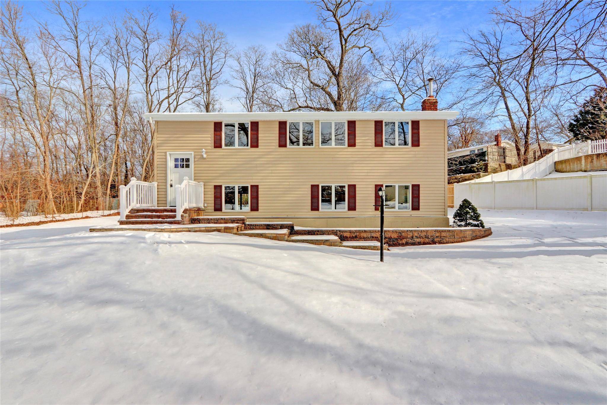 East Setauket, NY 11733,33 Possum LN