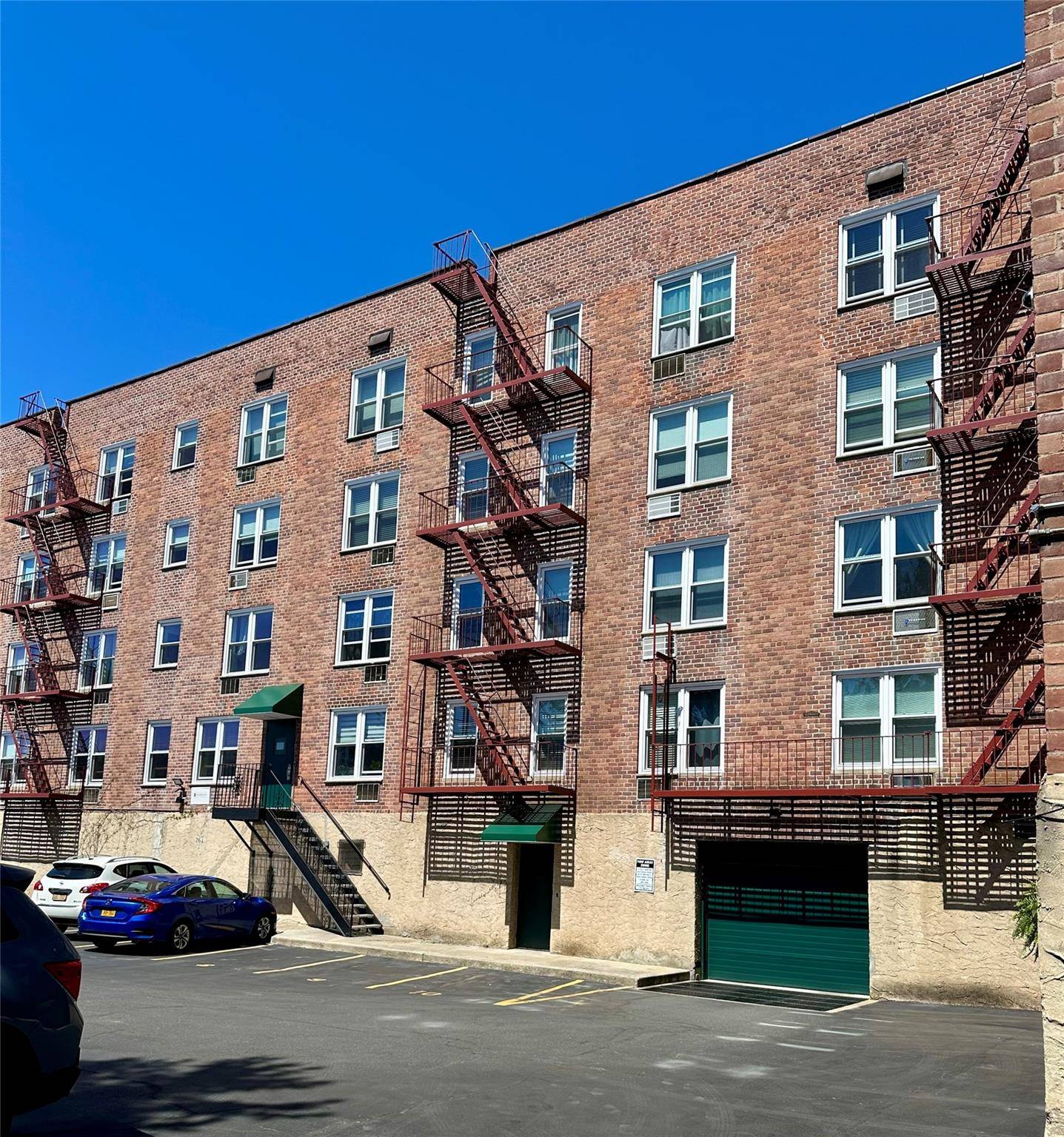 Lynbrook, NY 11563,504 Merrick RD #3K