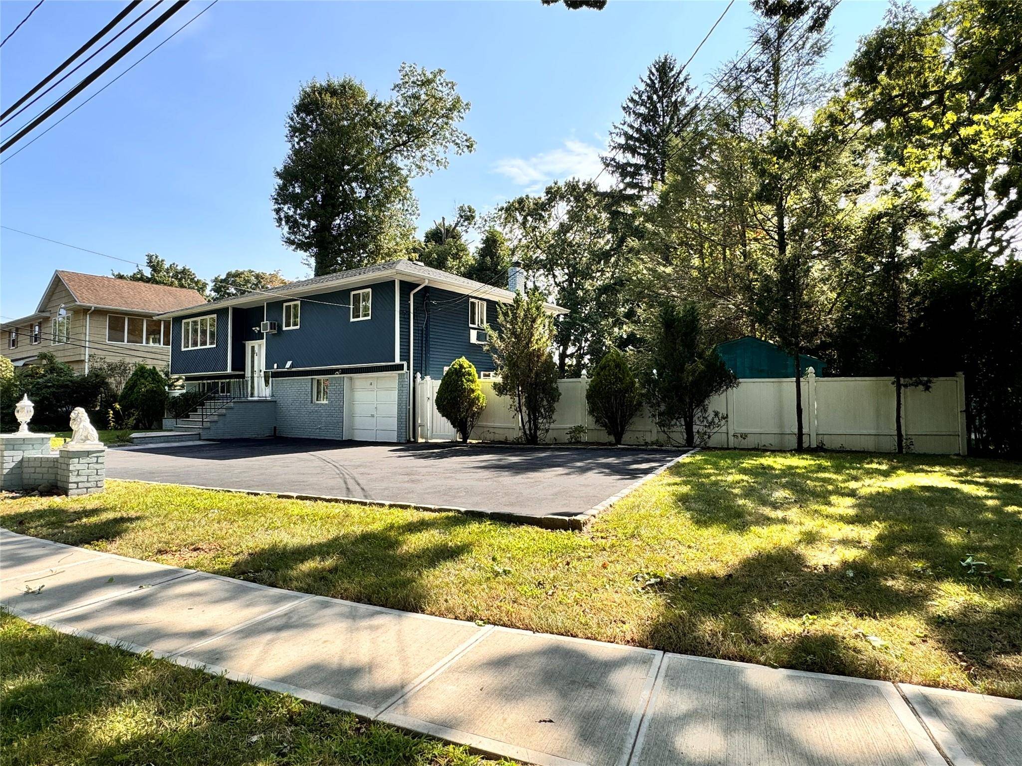 Syosset, NY 11791,18 Park Drive East