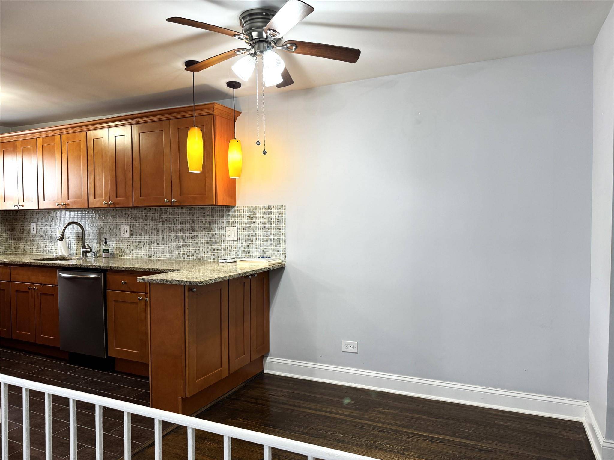 Briarwood, NY 11435,143-50 Hoover Ave #204
