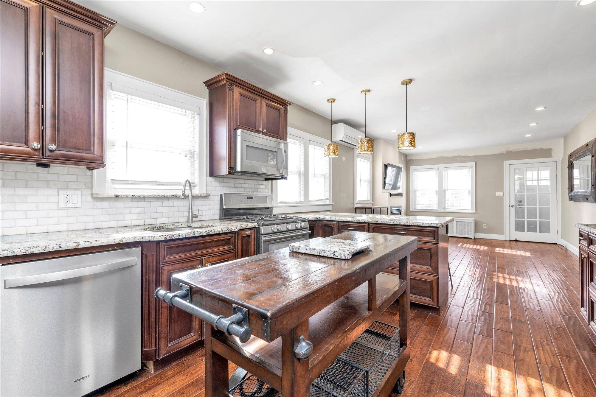 Lynbrook, NY 11563,1 Crab AVE